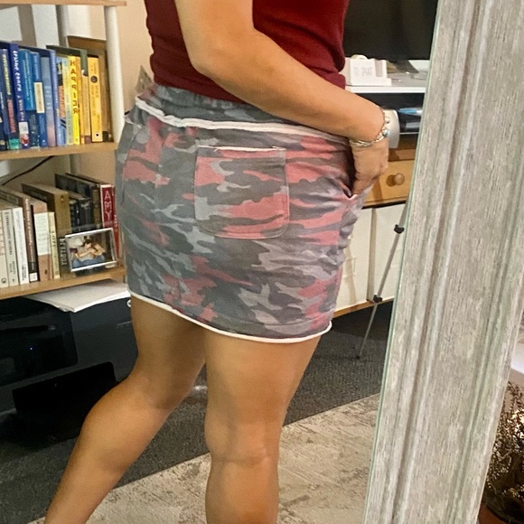 adorable CAMO mini skirt, mauve/gray/violet, NEW! - Picture 13 of 15